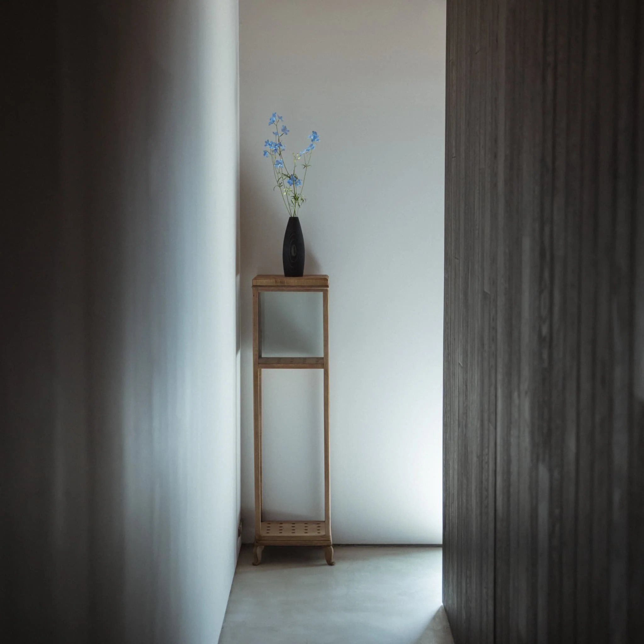 Japanese Cedar Ikebana Vase Indigo - Image 4