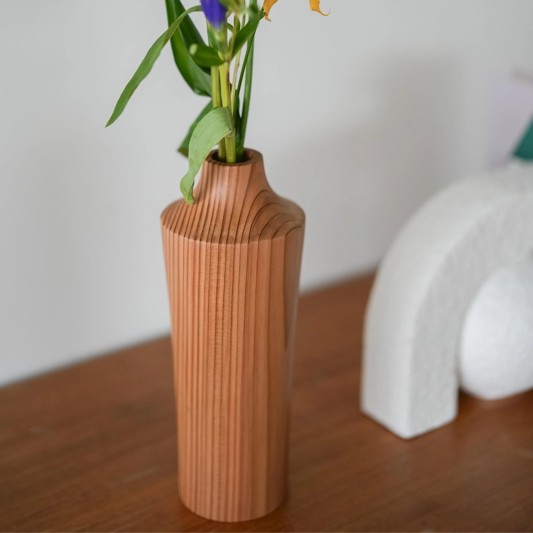 Japanese Cedar Ikebana Vase Natural Wood 02 - Image 3