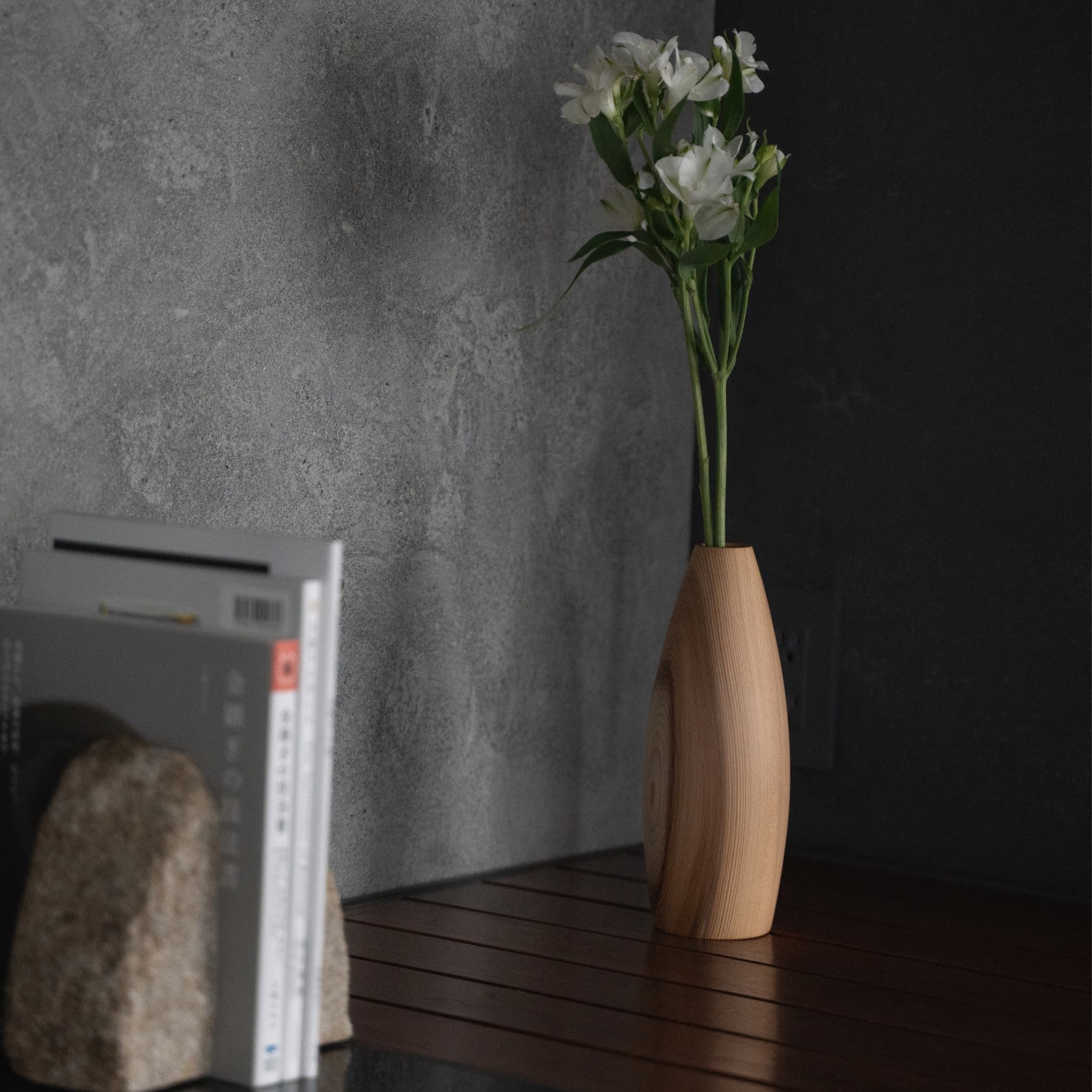 Japanese Cedar Ikebana Vase Natural Wood - Image 3