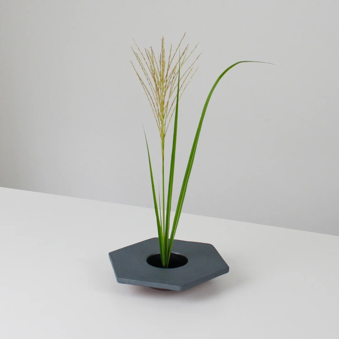 Japanese Ikebana Vase "Kenzan - rei" - Image 3