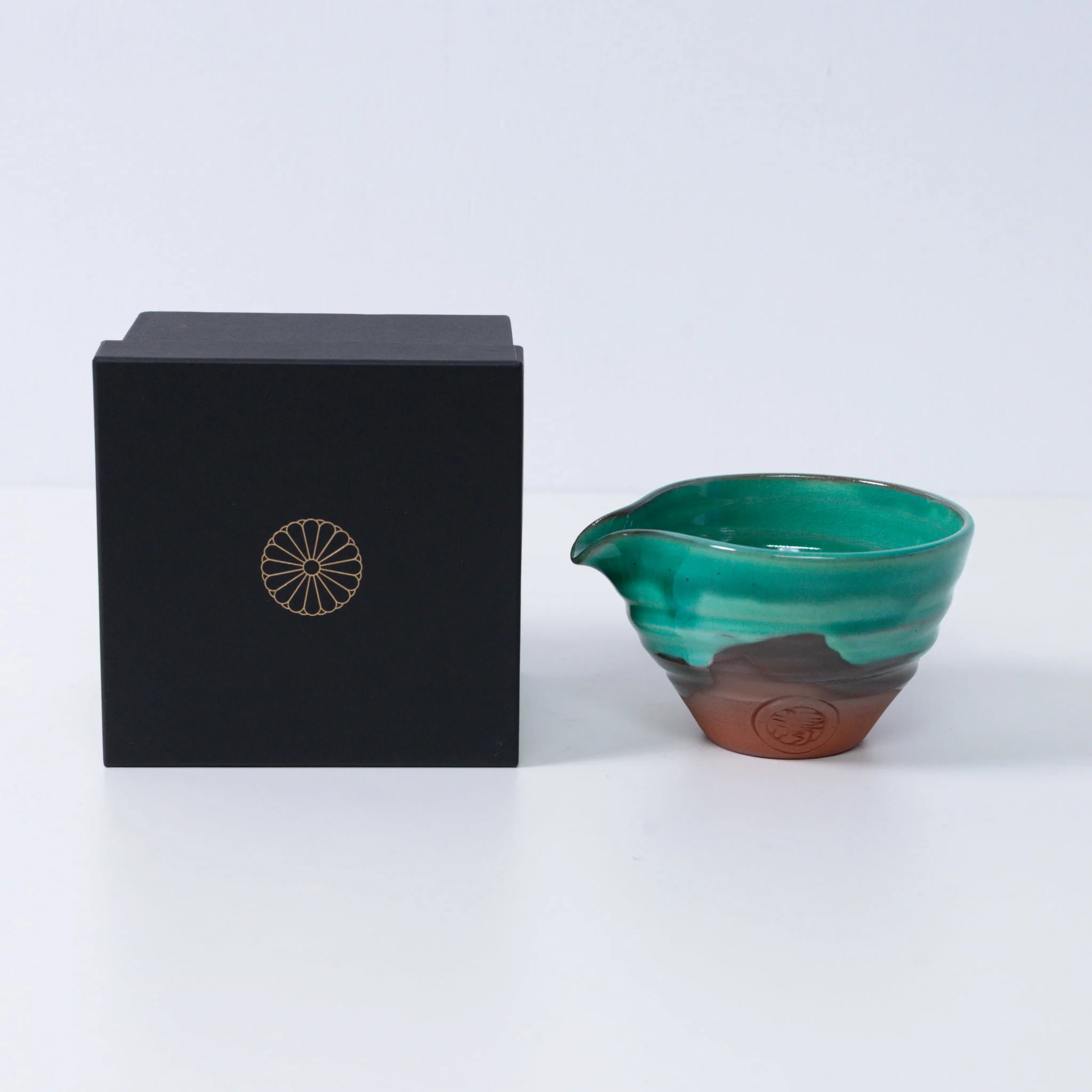 Japanese Matcha Bowl with Spout "Emerald"