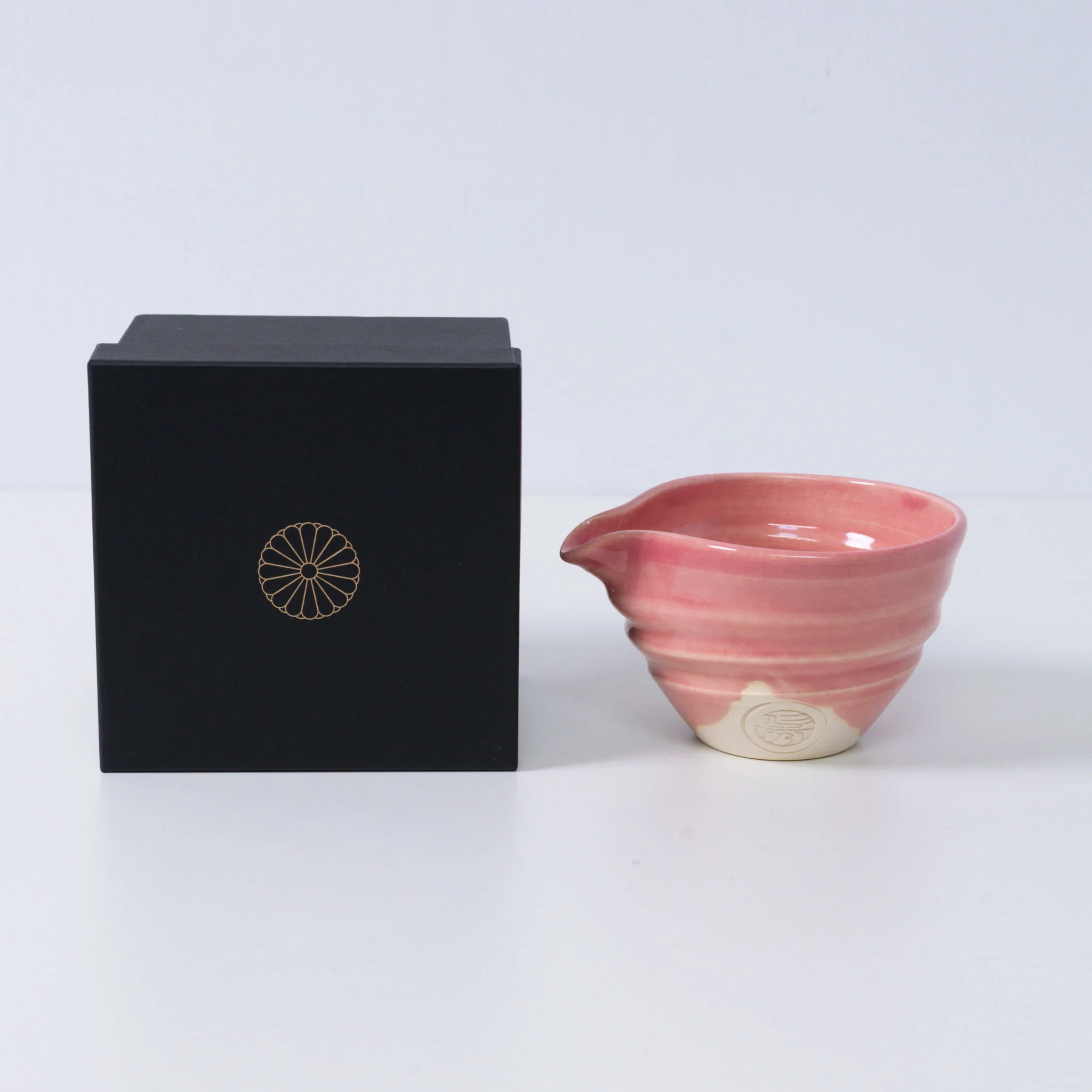 Japanese Matcha Bowl with Spout "Omuro Cherry"