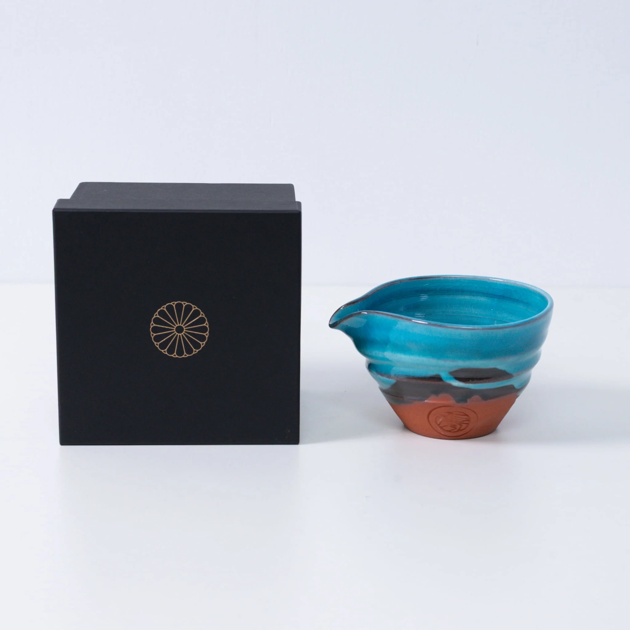 Japanese Matcha Bowl with Spout "Soku Blue"