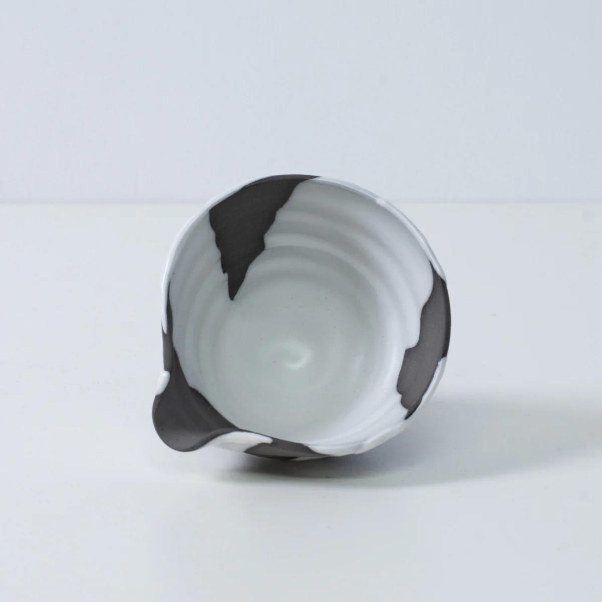 Japanese Matcha Bowl with Spout "White Flow" - Image 9
