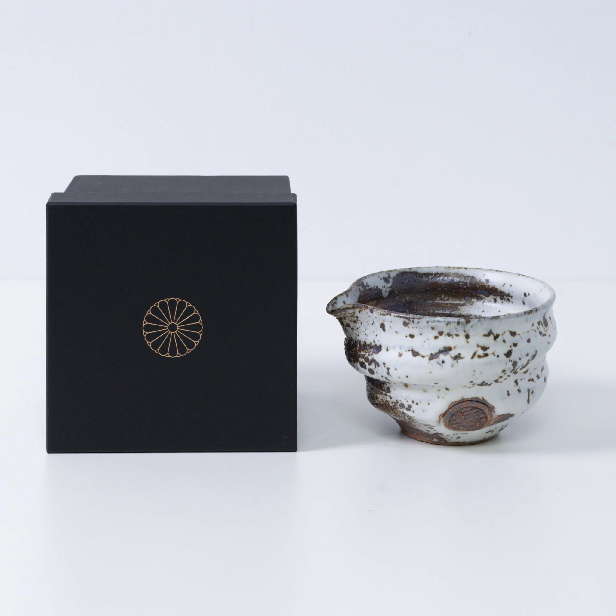 Japanese Matcha Bowl with Spout "Zui"