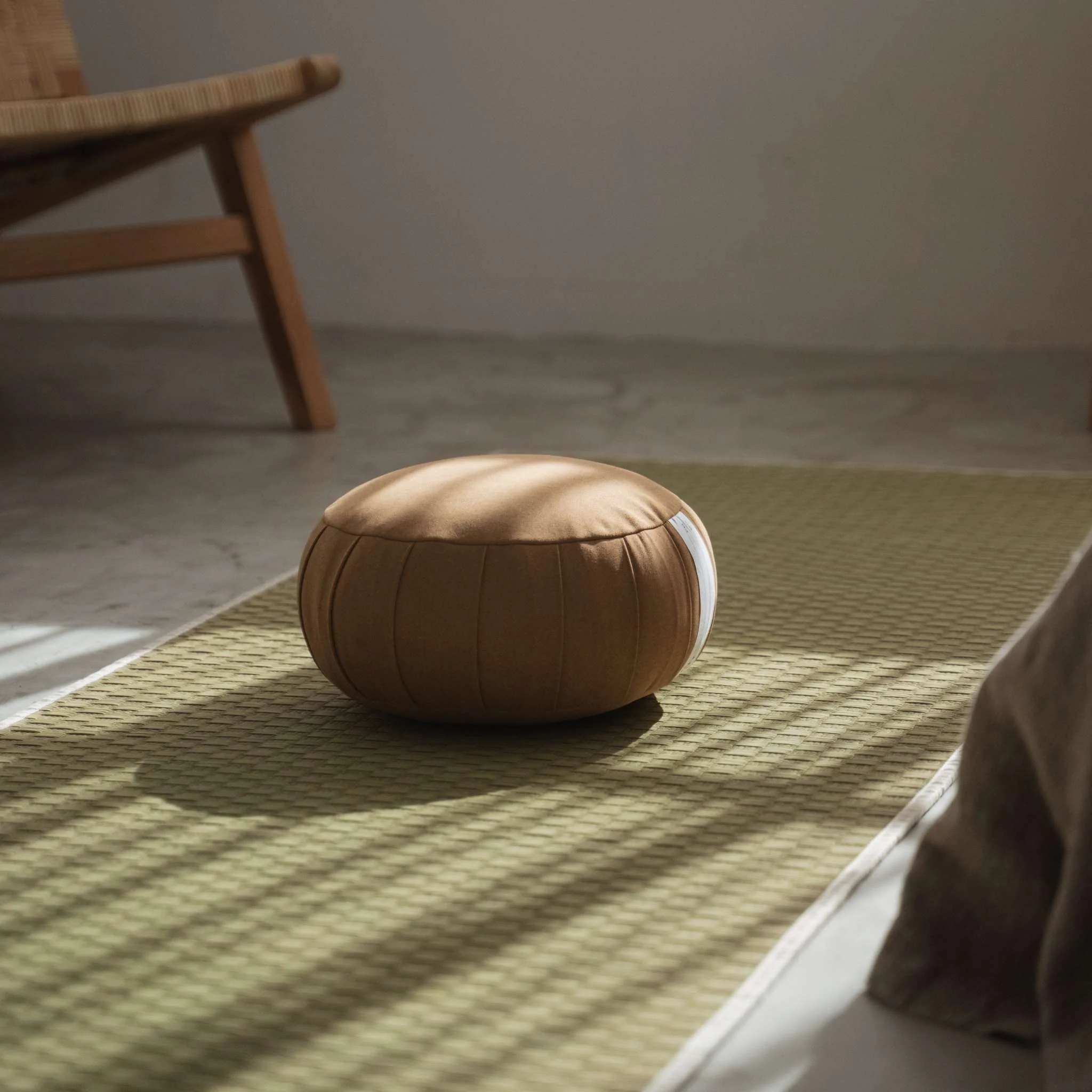 Japanese Meditation Cushion Zafu "ZAF MASTER" Caramel Brown - Image 3