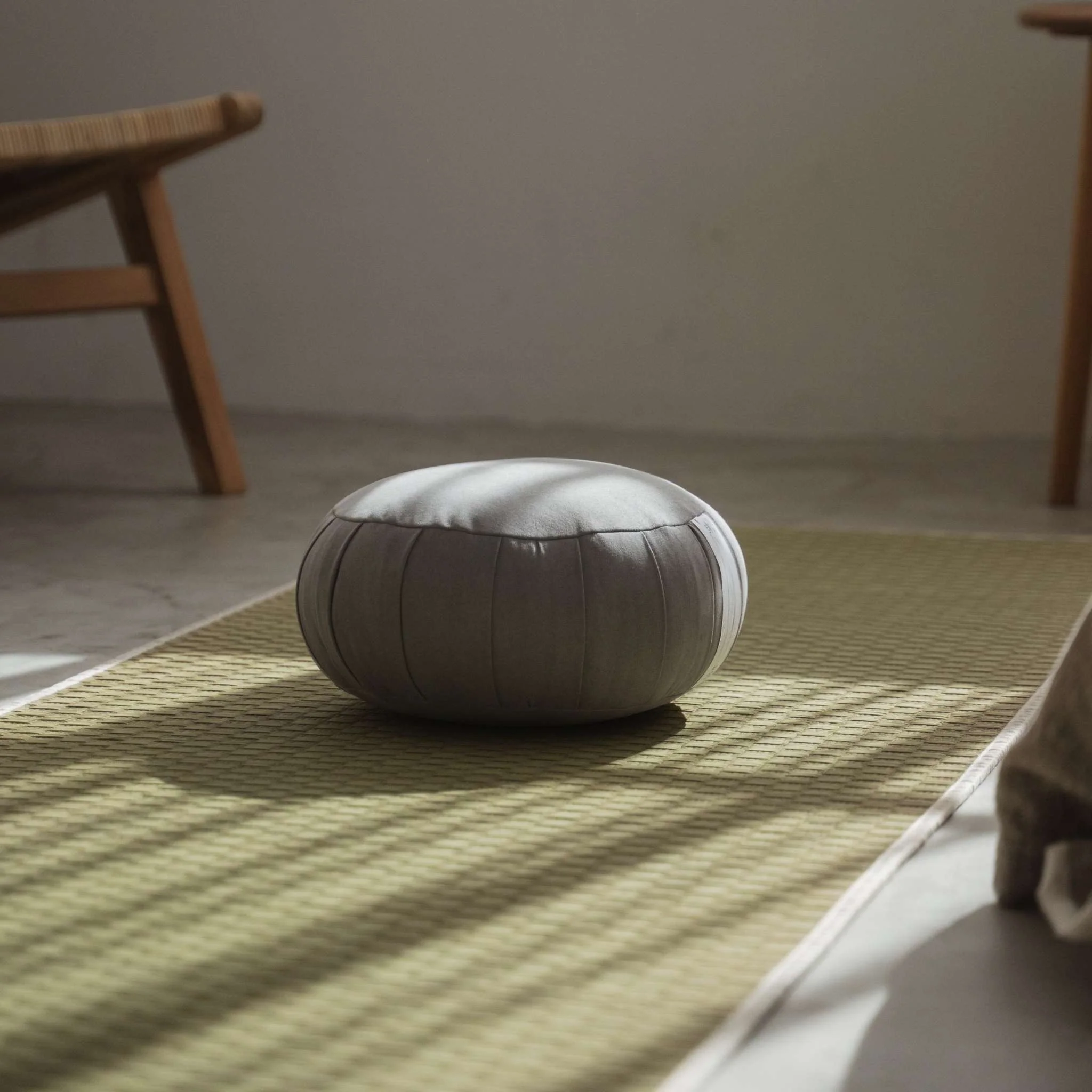 Japanese Meditation Cushion Zafu "ZAF MASTER" Silver Gray - Image 3