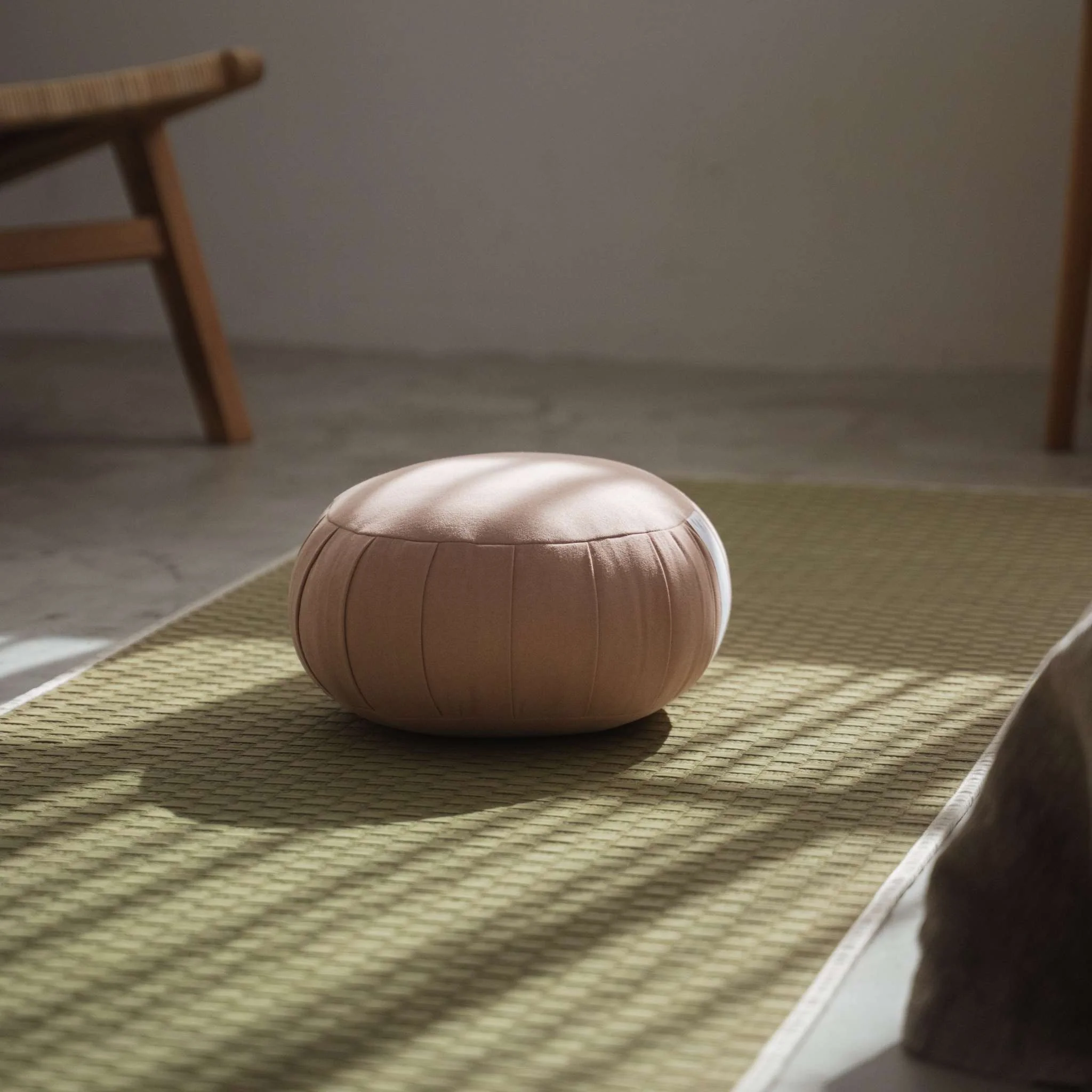 Japanese Meditation Cushion Zafu "ZAF MASTER" Smoky Rose - Image 3