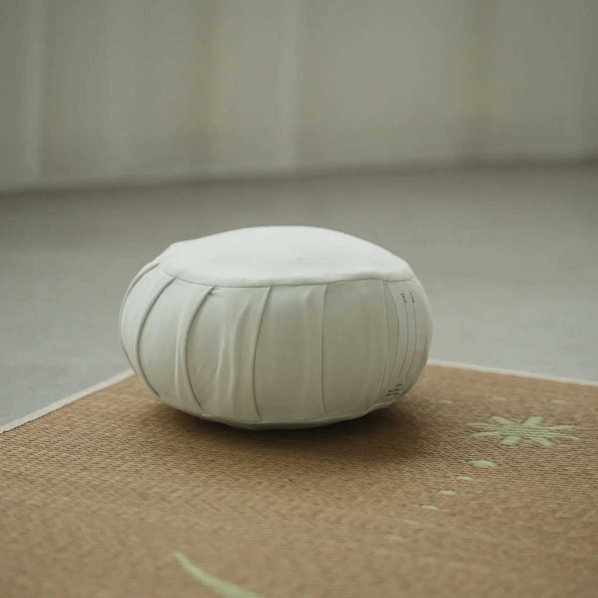 Japanese Meditation Cushion Zafu "ZAF MOMENT" Moonlight White - Image 4