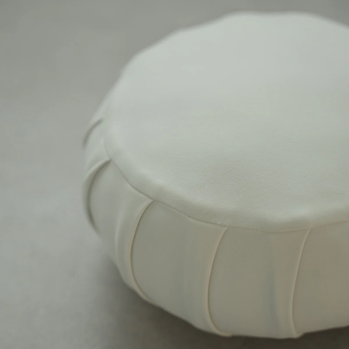 Japanese Meditation Cushion Zafu "ZAF MOMENT" Moonlight White - Image 5