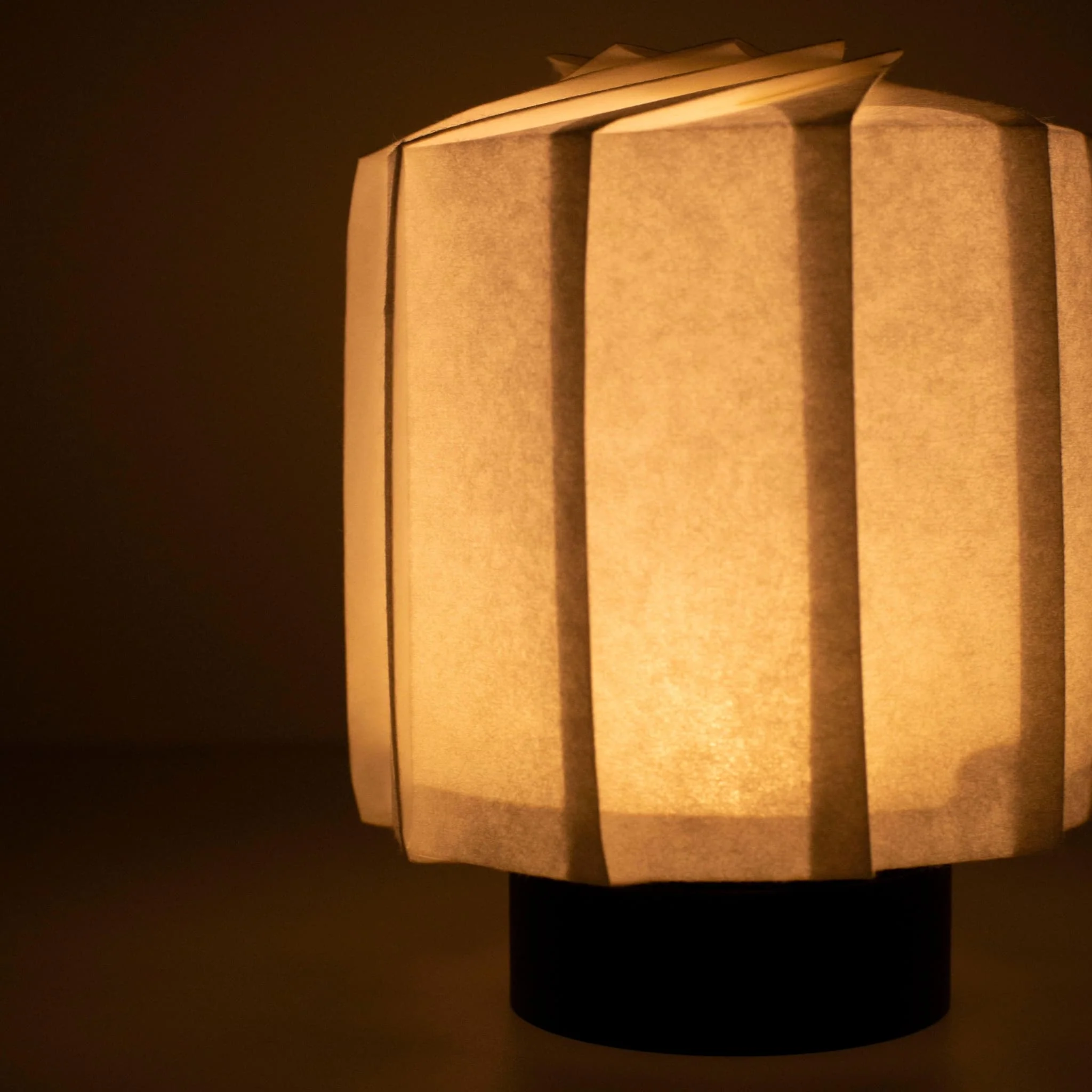 Japanese Origami Paper Table Lamp "Flower of Light" - tutu S - Image 4