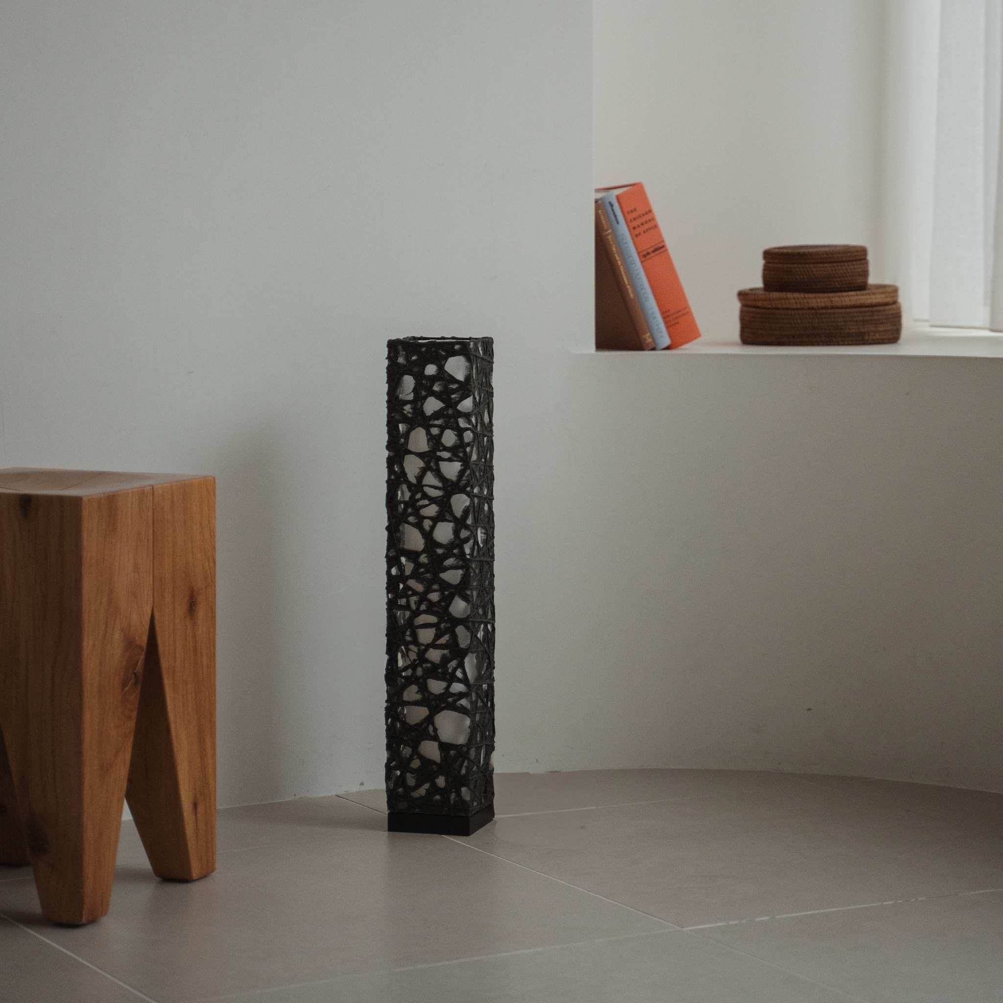 Japanese Paper Floor Lamp "ME-LOOK 02" Black - Image 2