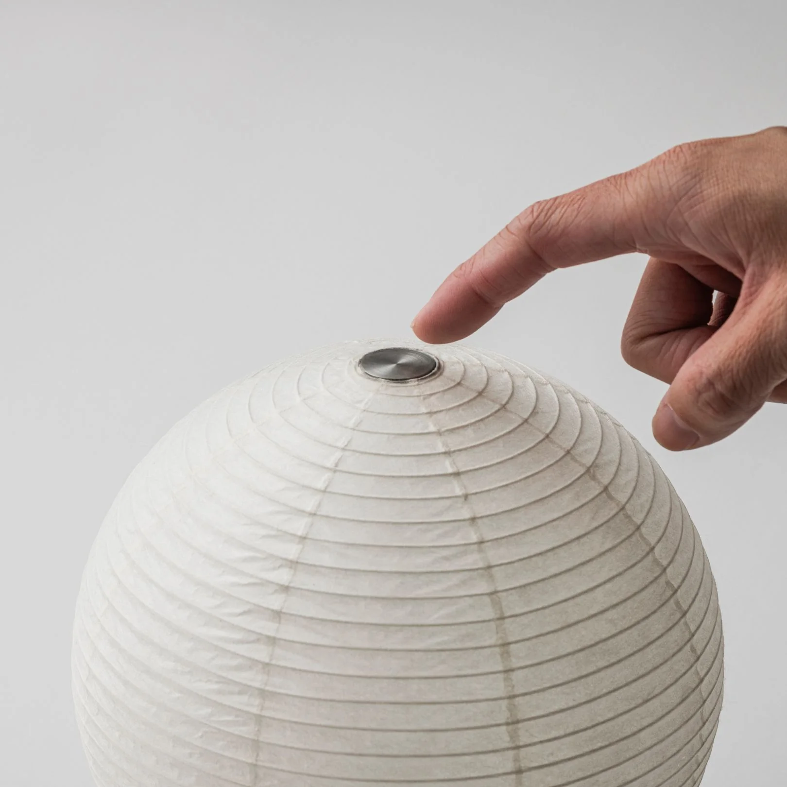 Japanese Paper Table Lamp “TORCHIN VERTICAL" - Image 4