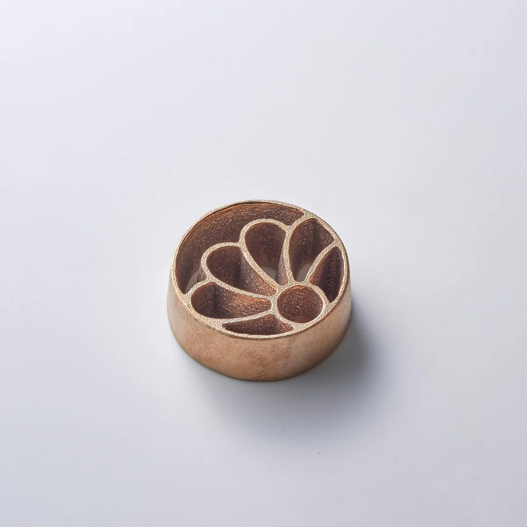 Japanese Pinless Kenzan Flower Frog "Petal" for Ikebana - Image 2