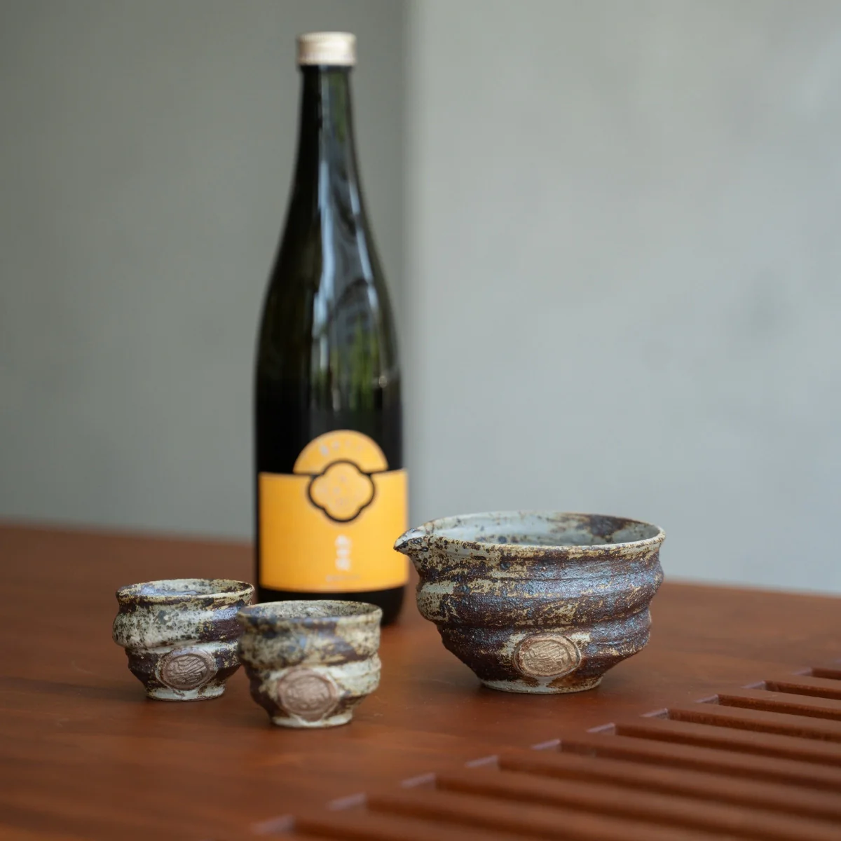 Japanese Sake Set "Sakigake" - Katakuchi Carafe & 2 Cups - Image 2