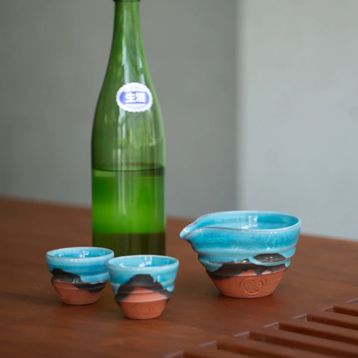 Japanese Sake Set "Soku Blue" - Katakuchi Carafe & 2 Cups - Image 2