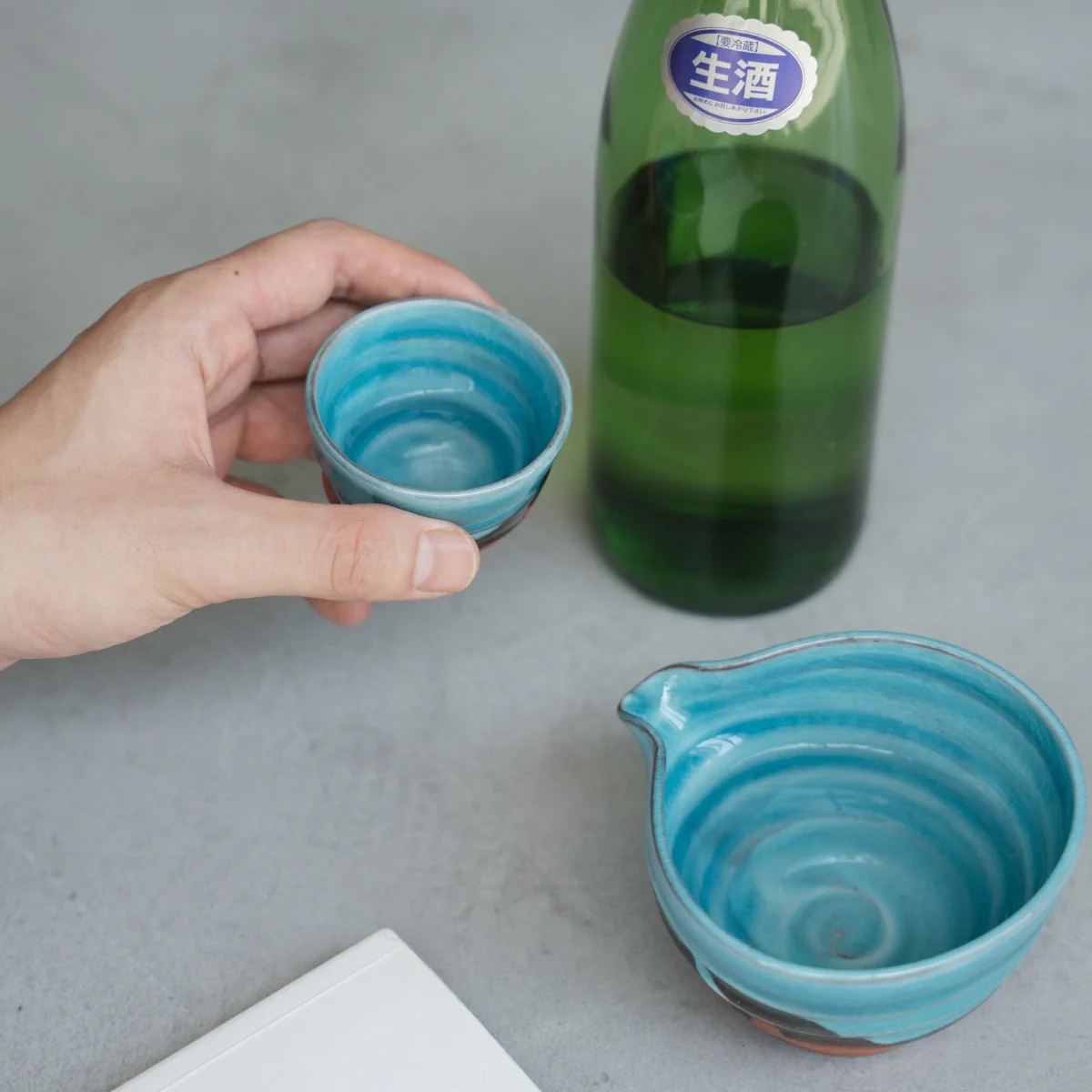 Japanese Sake Set "Soku Blue" - Katakuchi Carafe & 2 Cups - Image 3