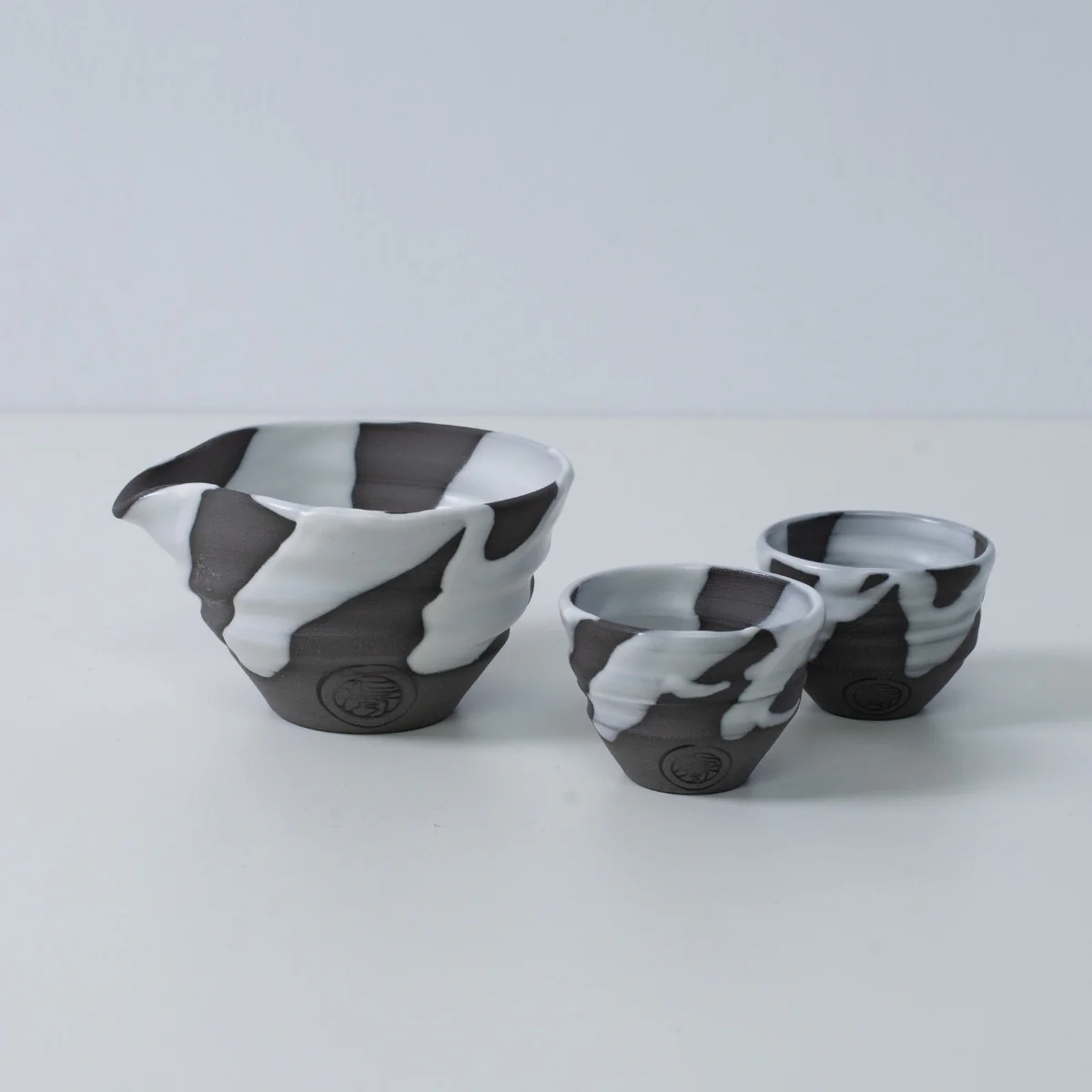 Japanese Sake Set "White Flow" - Katakuchi Carafe & 2 Cups - Image 4