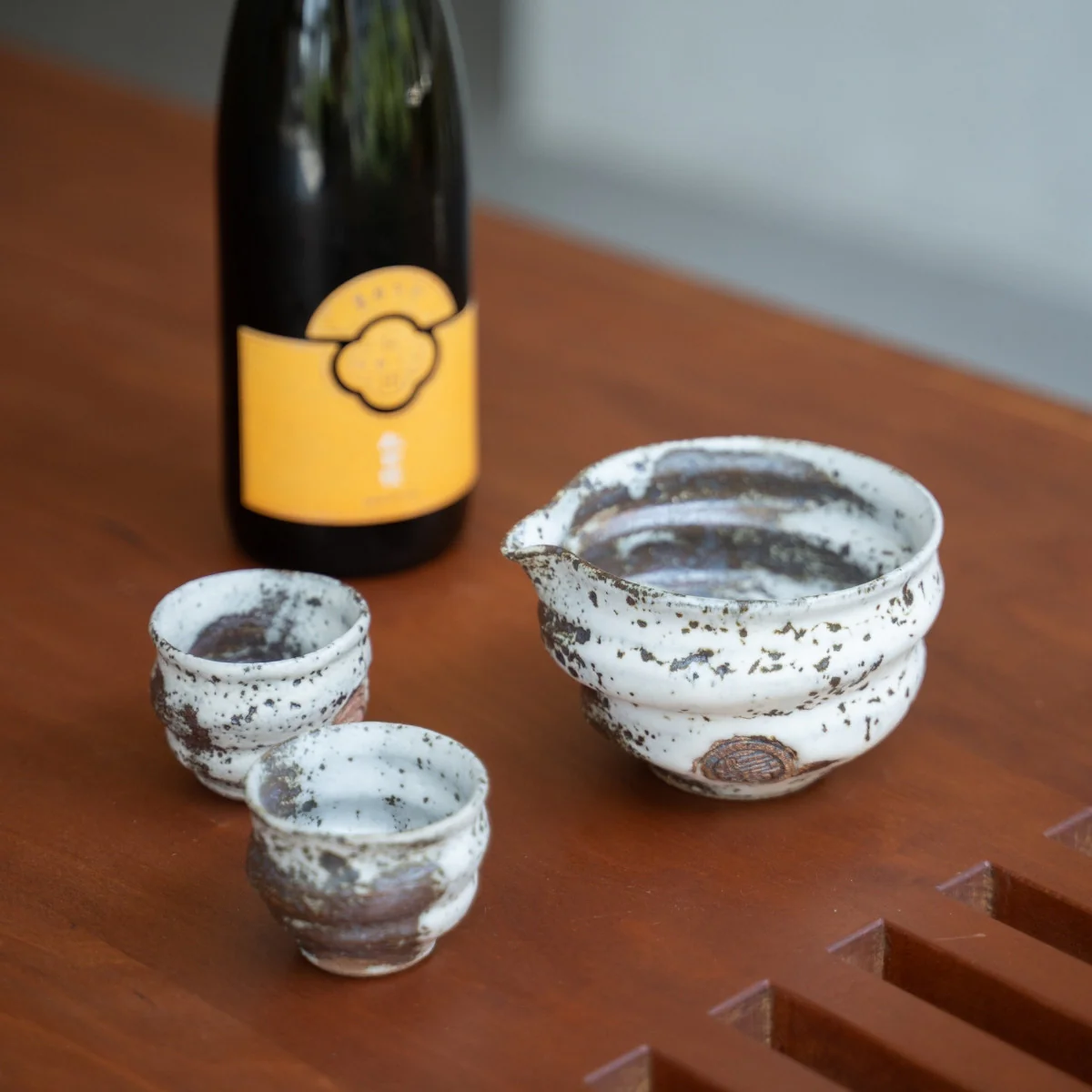 Japanese Sake Set "Zui" - Katakuchi Carafe & 2 Cups - Image 3