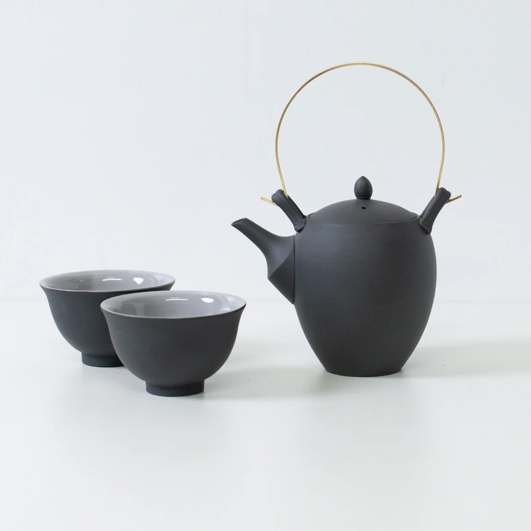 Japanese Tea Set "Donguri" - Black Kyusu Teapot (400cc) with 4 Teacups