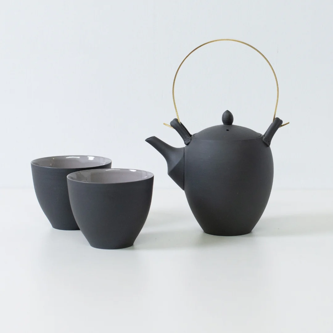 Japanese Tea Set "Donguri" - Black Kyusu Teapot (400cc) with 4 Teacups - Image 2