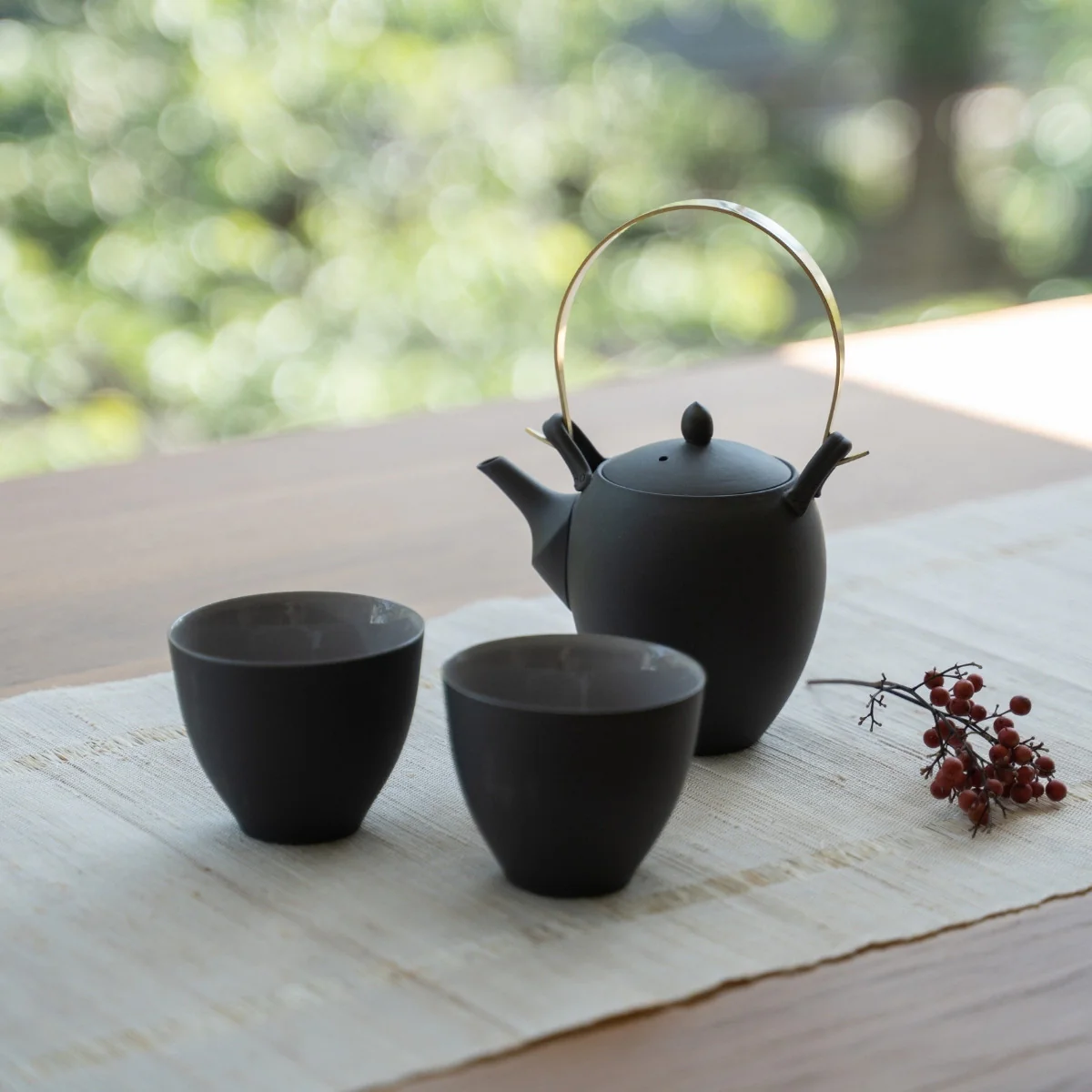 Japanese Tea Set "Donguri" - Black Kyusu Teapot (400cc) with 4 Teacups - Image 3