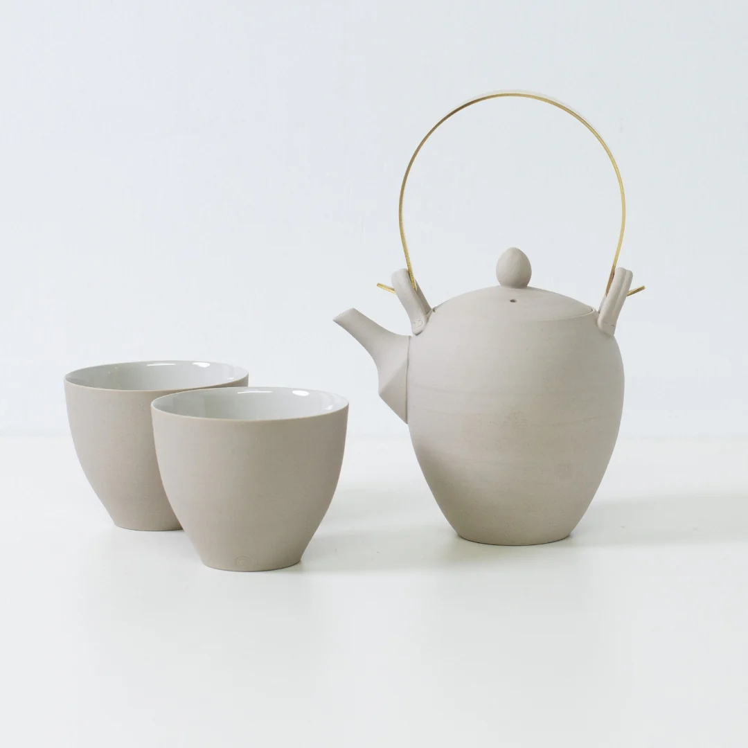 Japanese Tea Set "Donguri" - White Kyusu Teapot (400cc) with 4 Teacups - Image 2