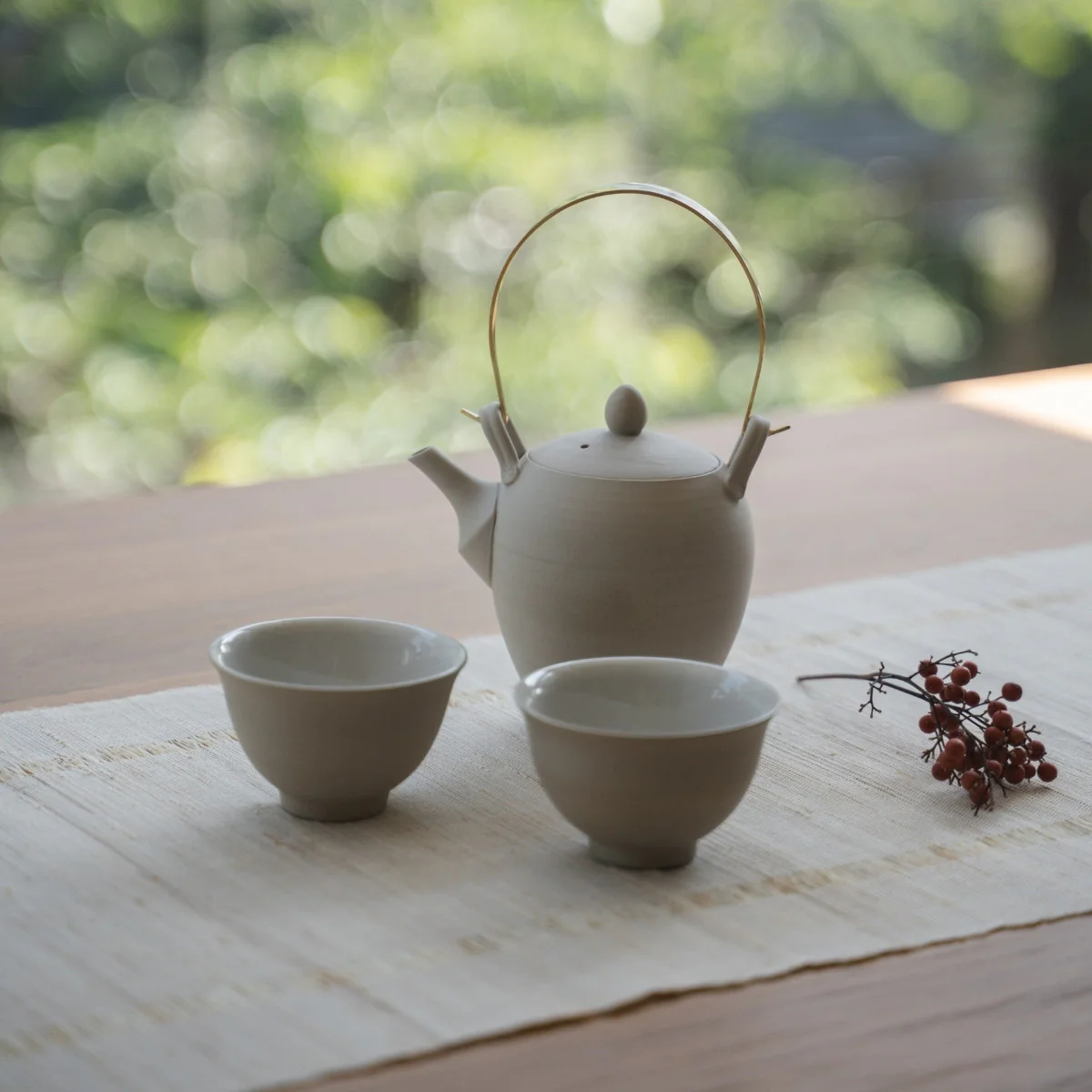 Japanese Tea Set "Donguri" - White Kyusu Teapot (400cc) with 4 Teacups - Image 3