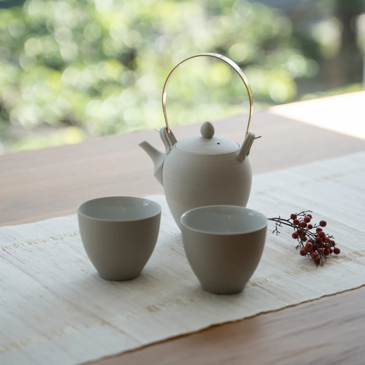 Japanese Tea Set "Donguri" - White Kyusu Teapot (400cc) with 4 Teacups - Image 4