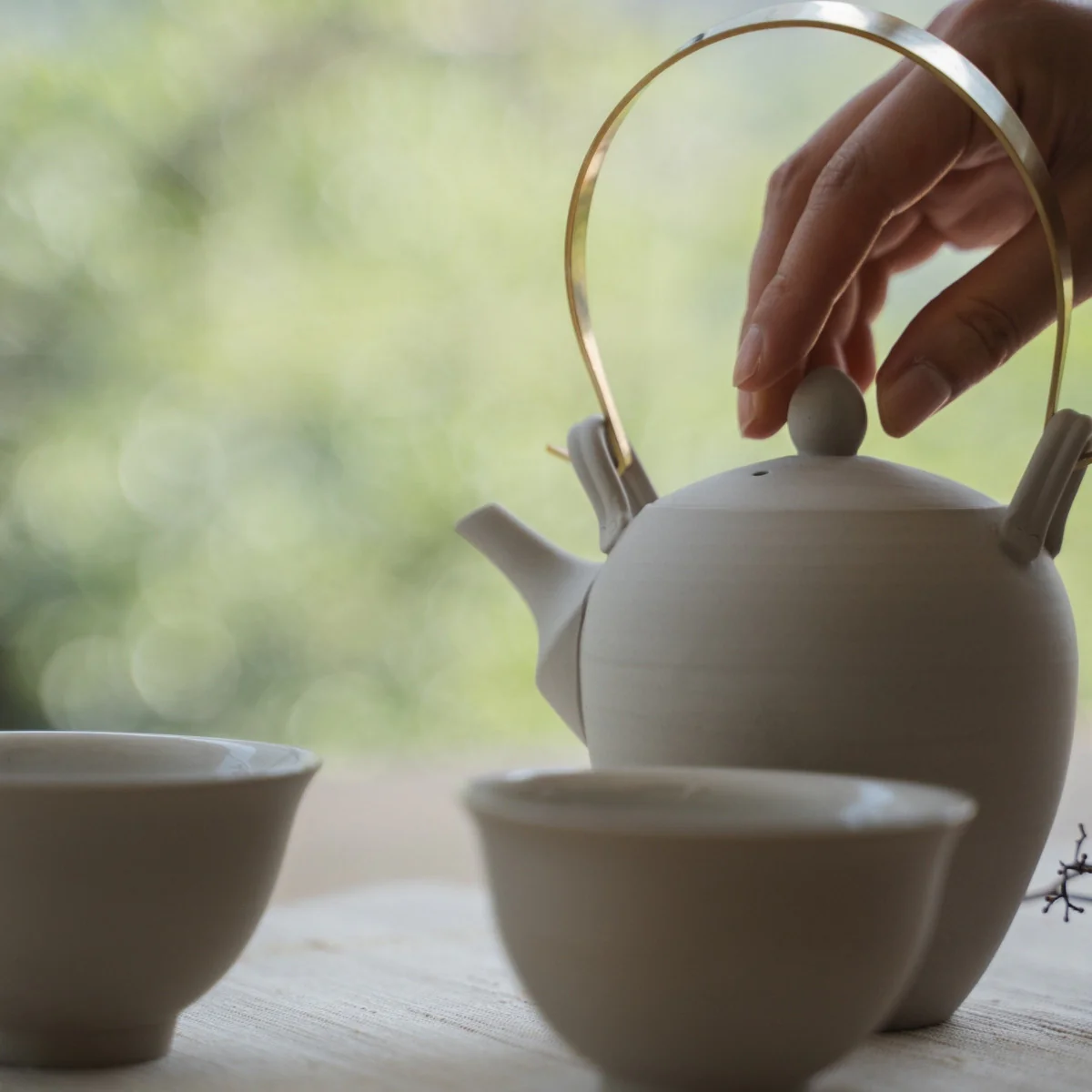 Japanese Tea Set "Donguri" - White Kyusu Teapot (400cc) with 4 Teacups - Image 5