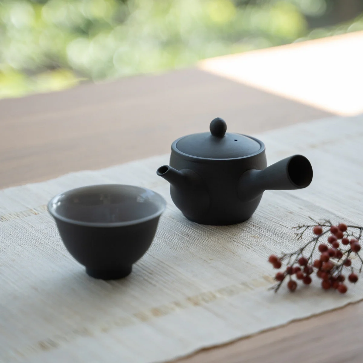 Japanese Tea Set "Fuyo" - Black Kyusu Teapot (190cc) with 4 Teacups - Image 3