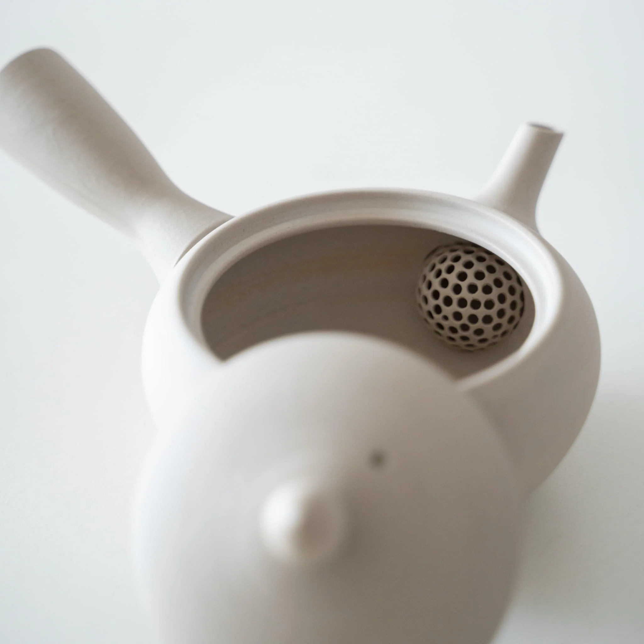 Japanese Teapot (Kyusu) with Tea Strainer - White - Image 3