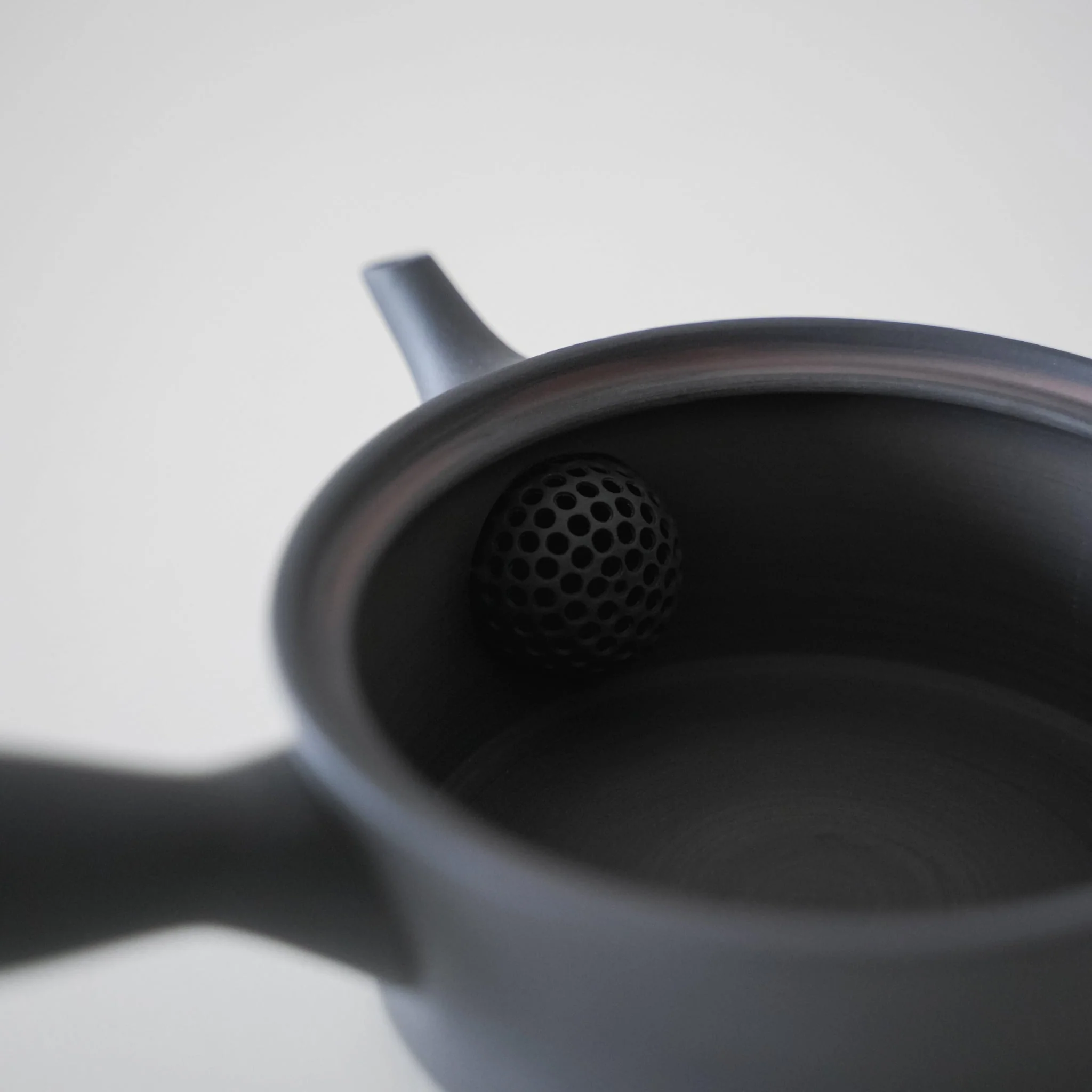 Japanese Sencha Teapot (with built-in tea strainer) - Black - Image 4