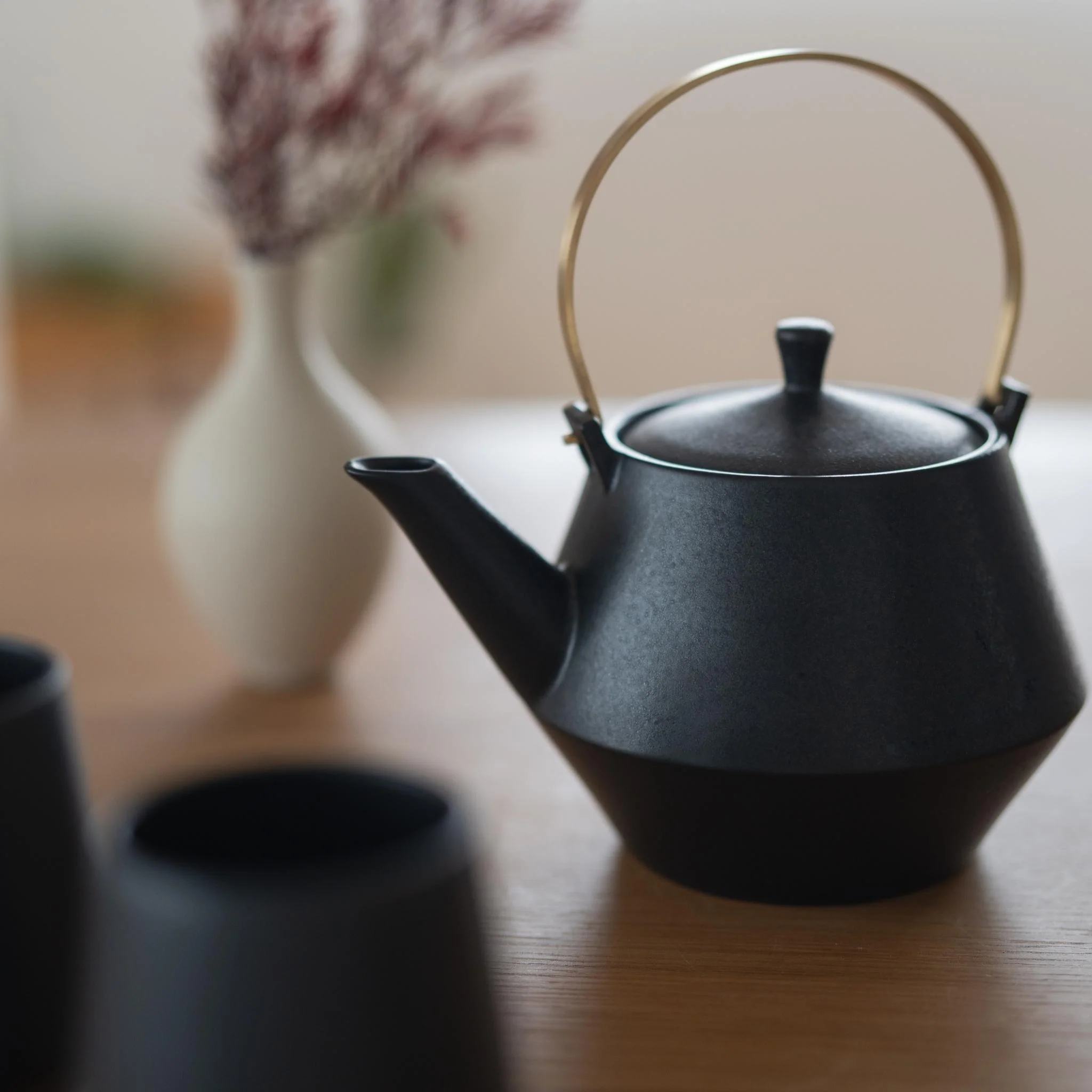 Japanese Teapot & Yunomi Teacups Set - Black - Image 4