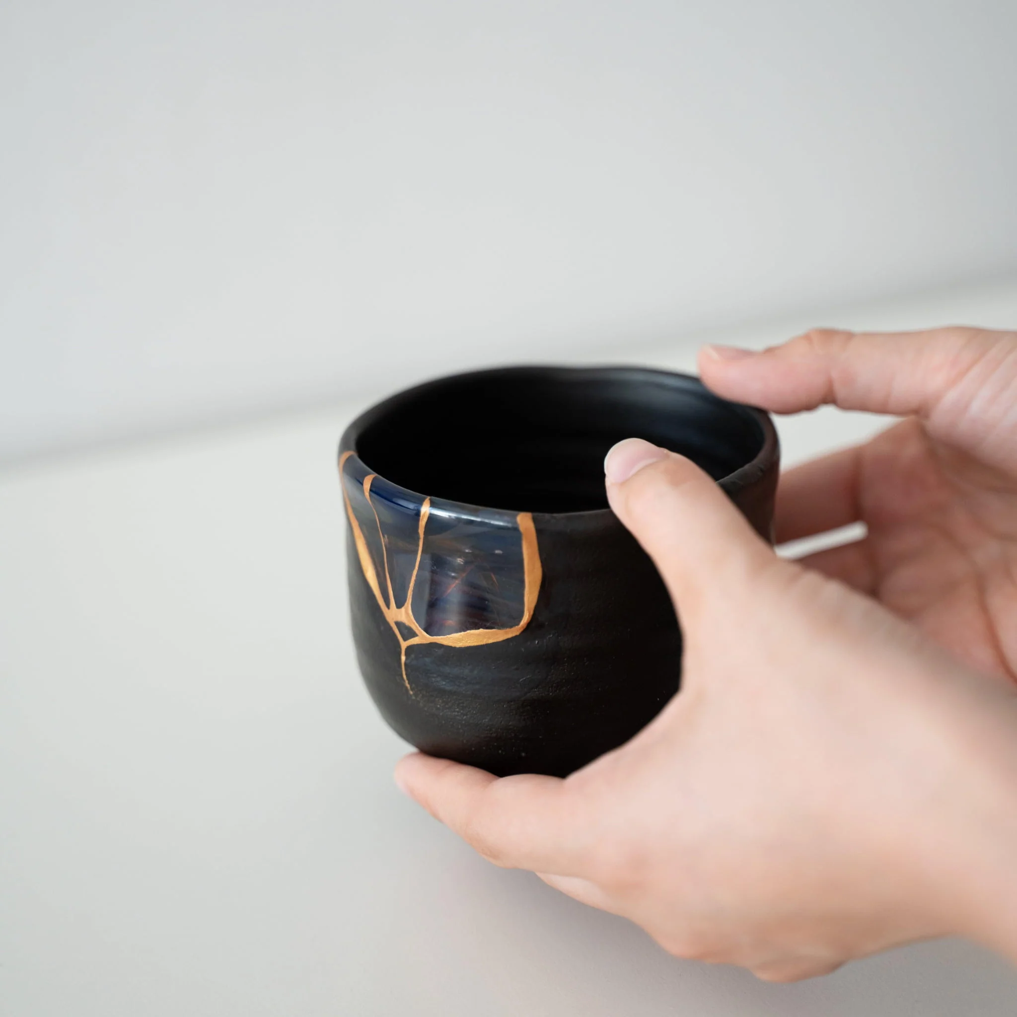 Kintsugi Tea Bowl "Jet Black Lightning Orion" with a Paulownia Wood Box - Image 3