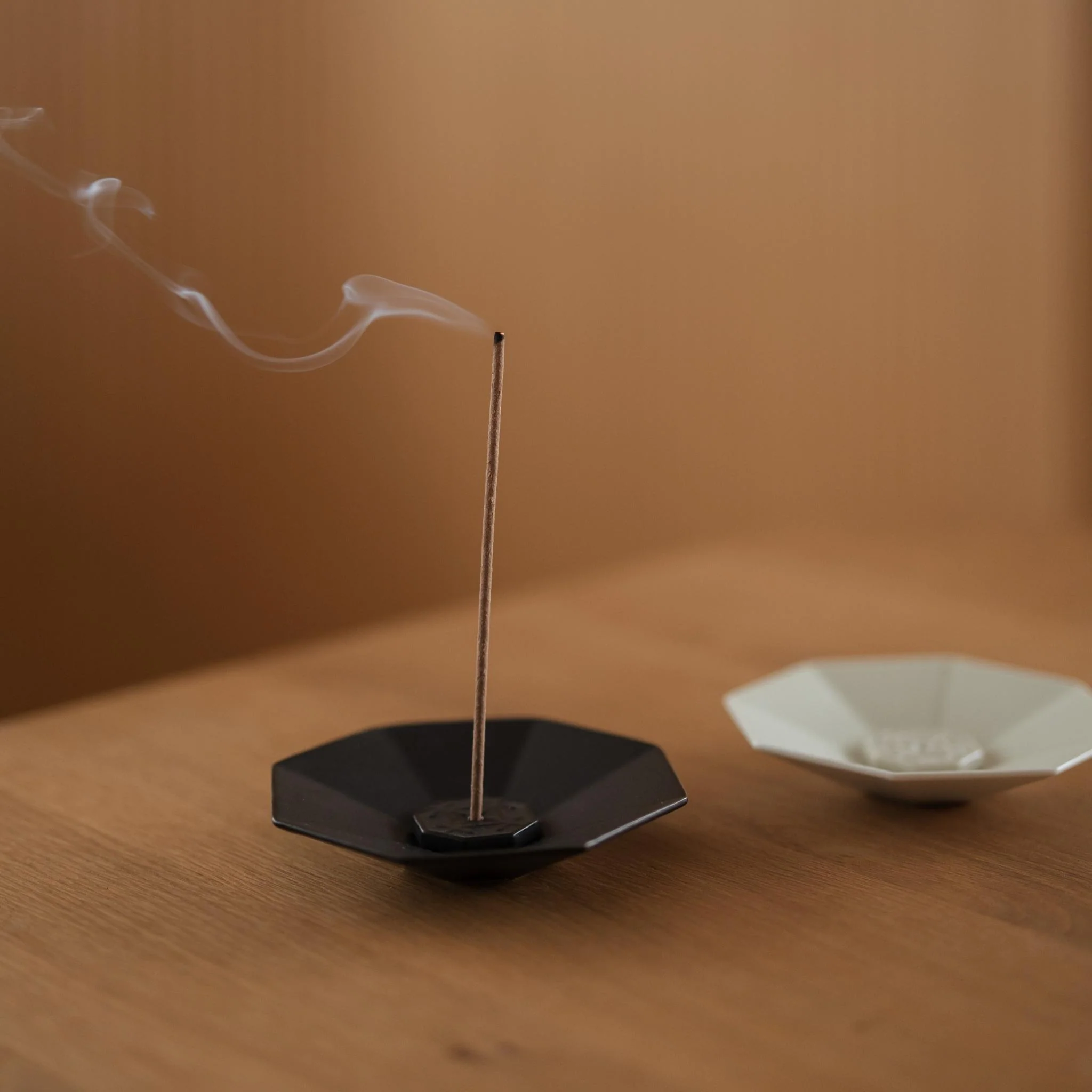 Japanese Incense Plate "PORCELAIN INCENSE PLATE OCTAGON WHITE" - Image 4