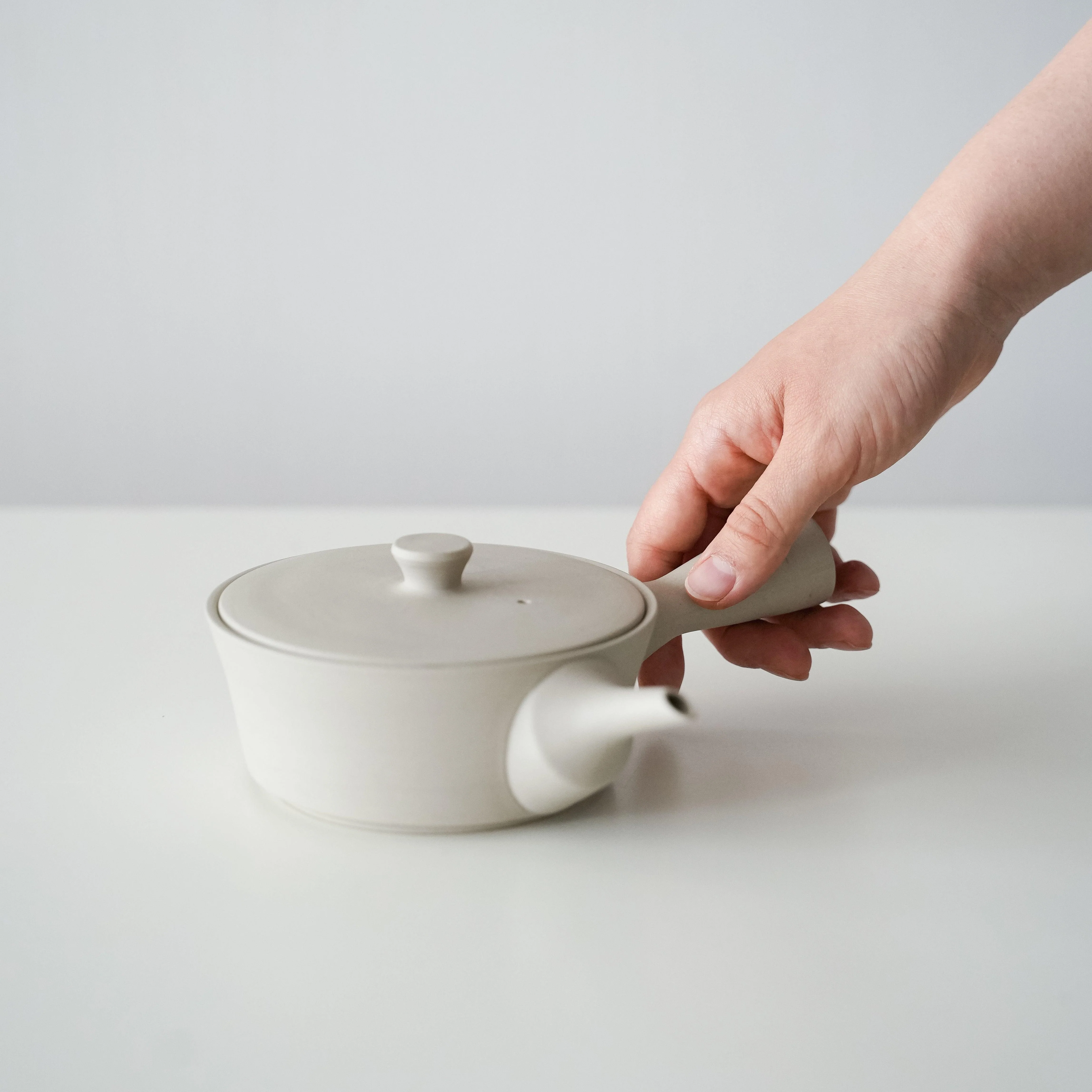 Japanese Sencha Teapot (with built-in tea strainer) - White - Image 3