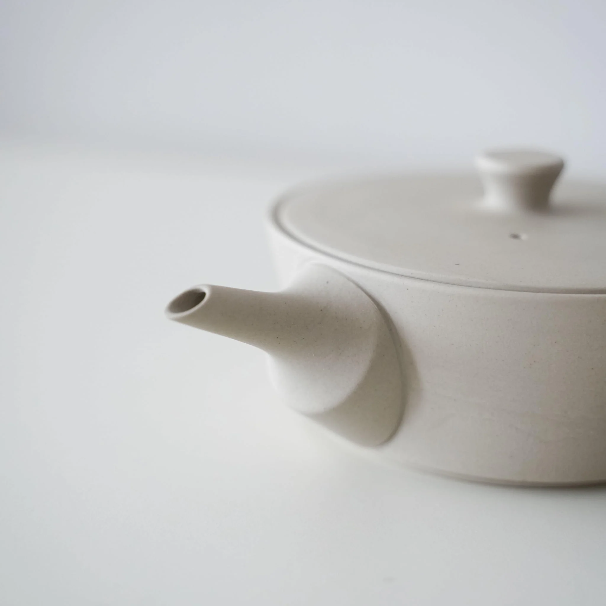 Japanese Sencha Teapot (with built-in tea strainer) - White - Image 4