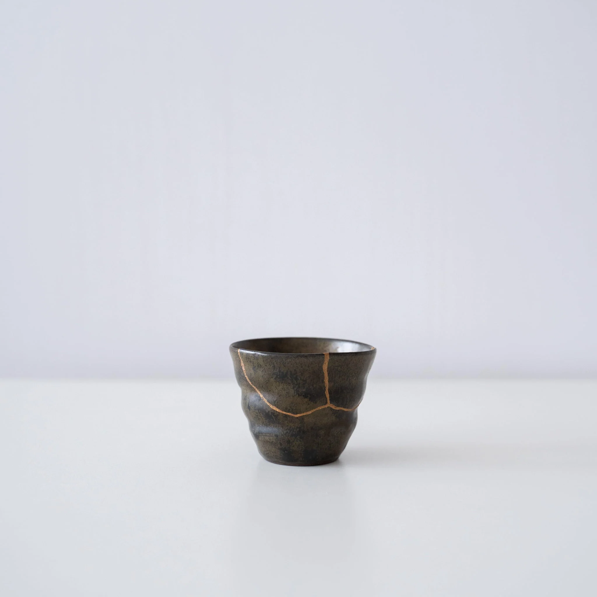 Kintsugi Sake Cup "Thunder Moss " with a Paulownia Wood Box - Image 6